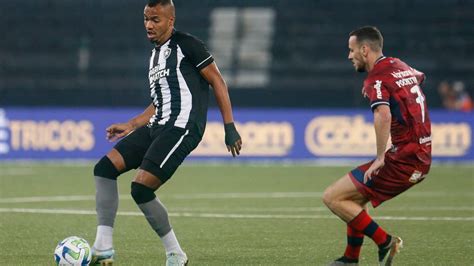 Fortaleza joga mal desperdiça chances e perde para o Botafogo