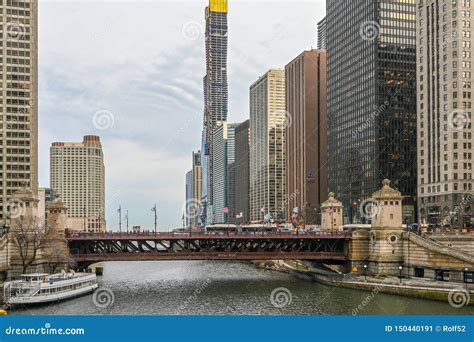 Chicago River and DuSable Bridge Editorial Photo - Image of historic ...