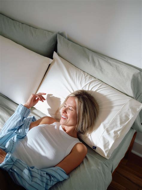Side Sleeper? Back Sleeper? Stomach Sleeper? Your Pillow Type Matters