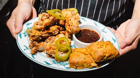 Restaurant Review: Potluck Club in the Lower East Side - The New York Times