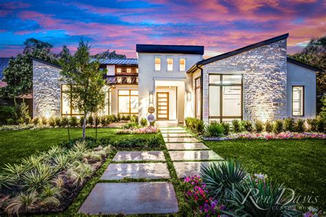 Transitional/Dallas Modern — Ron Davis Custom Homes