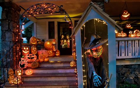 30 Unique Styling Ideas for Your Halloween Porch Light Covers – Home, Family, Style and Art Ideas