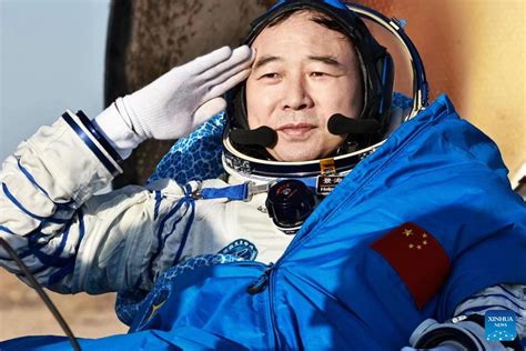 Astronautas De Shenzhou Salen De C Psula De Retorno Spanish