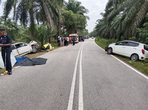 Dua Maut Kereta Bertembung Di Salong Utusan Malaysia