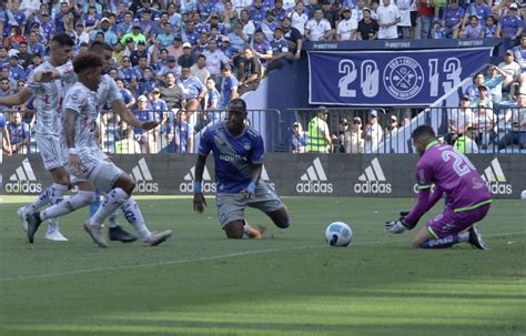 Delfín venció 1 0 a Emelec y lo deja en zona de descenso Centro