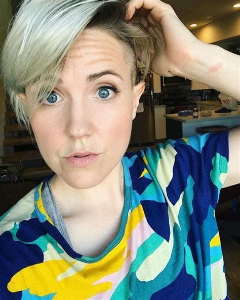 Hannah Hart Selfie Hannah Hart People Gal