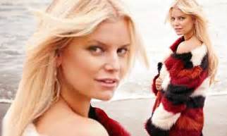 Jessica Simpson Flashes Her Naked Shoulder In Fur Jacket On Instagram Daily Mail Online