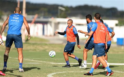 Jornal Correio Sem Lber E Gilberto Bahia Treina De Olho No Rb