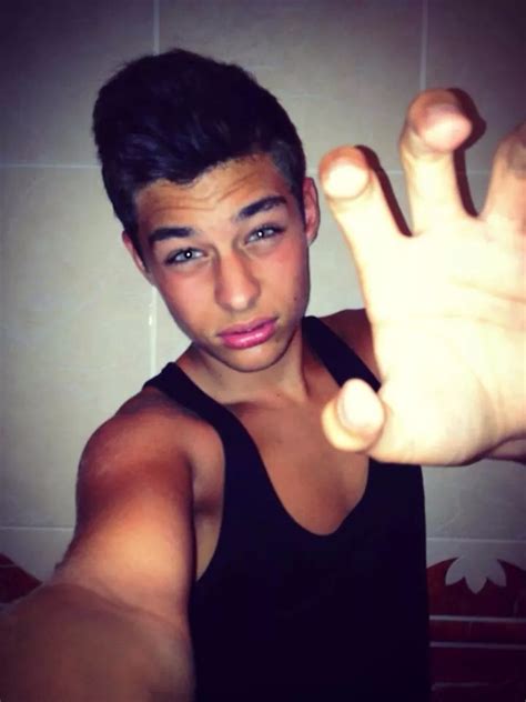 Novinho Pirocudo Nfase Gay