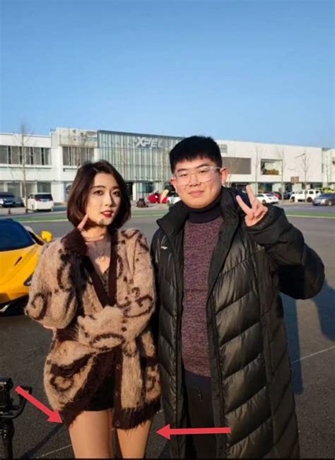 Thường xuyên đăng hình đẹp lồng lộn nàng hot girl khiến CĐM ngỡ ngàng với chi tiết bất thường