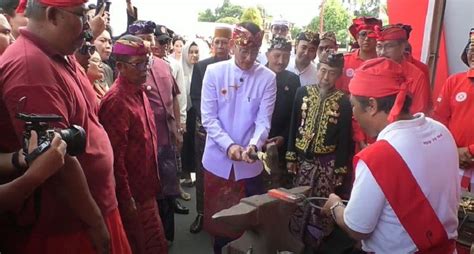 Seru Sandiaga Uno Buka Festival Semarapura Di Klungkung