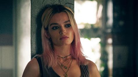 Nova Margot Robbie Quem Emma Mackey A Maeve De Sex Education