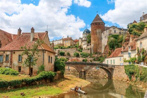 Semur en Auxois un incroyable village de conte de fées à 2h de Lyon