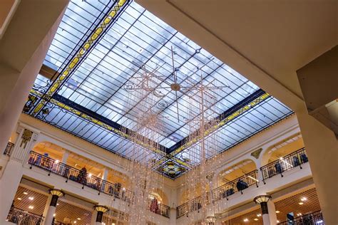 Bayonne Malaise Aux Galeries Lafayette