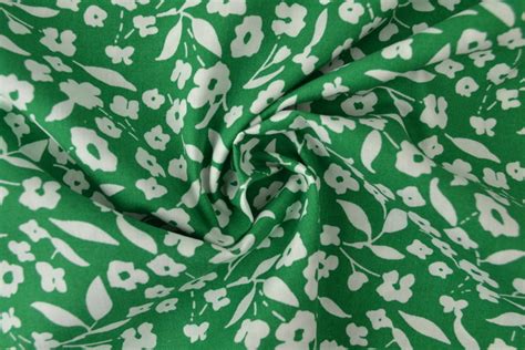 Katoen Poplin Kleine Bloemetjes En Blaadjes Op Groen Royal Look