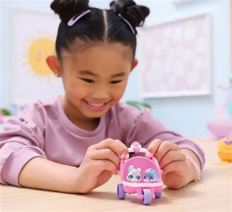 Hatchimals Alive Hatch N Stroll Playset