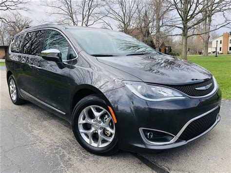 18 Chrysler Pacifica Limited 10k Miles Factory Warranty Clear Title Buy