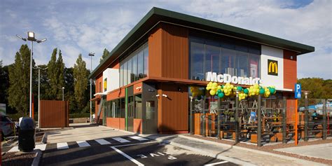 le nouveau restaurant mcdonalds  ans ouvre ses portes