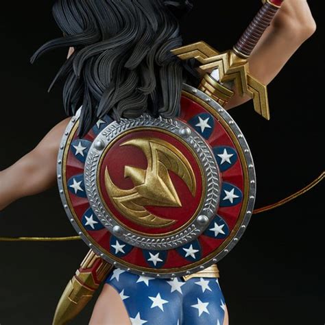 Wonder Woman Premium Format Figure By Sideshow Collectibles