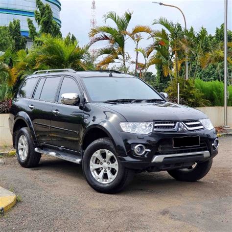 Focus Motor Group Mitsubishi Pajero Sport Dakar VGT Sunroof 2015 Hitam