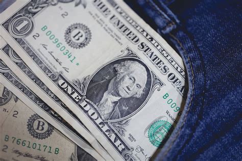 Dólar hoje moeda americana avança nesta quinta feira 6 de julho