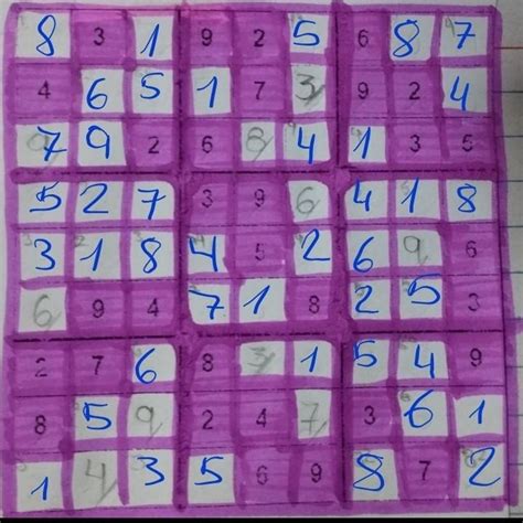 resuelve el siguiente sudoku colocando los números del 1 al 9 sin