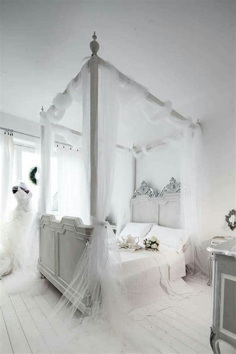 Pin By Chloe On All White Shabby Chic Interior Shabby Chic Bedrooms