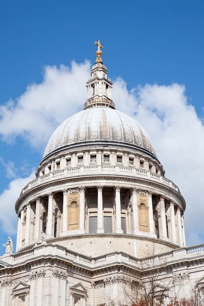 Premium Photo | St. paul cathedral dome london