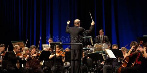 Das MAV Symphonische Orchester Führt Durch Redaktionelles Stockbild