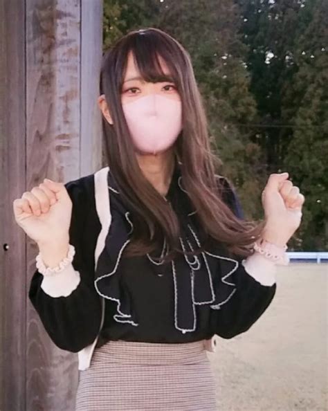 Hot girl nổi tiếng MXH gây sốc vì thực chất là ông chú một con