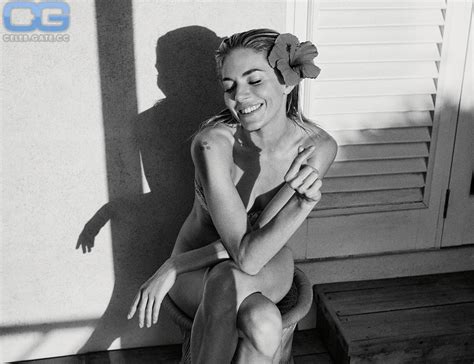 Sienna Miller Nude Pictures Onlyfans Leaks Playboy Photos Sex Scene Uncensored