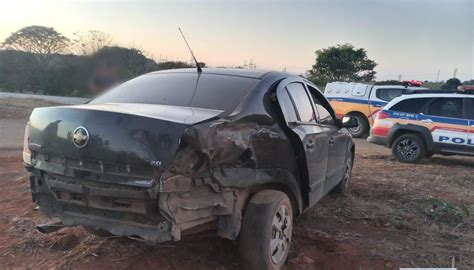 Colis O Entre Carro E Caminh O Deixa Uma Pessoa Ferida Na Mg Em