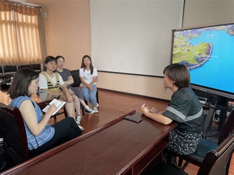 2021年7月1日，黔江区碧桂园幼儿园胡艳园长一行四人慕名来到飞士，在杨玲园长的介绍下参观学习我园校园特色文化建设和课程建构及实施。 科教文卫