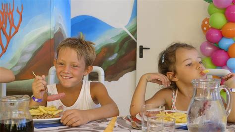 Animazione Sia In Hotel Che In Spiaggia Al Bikini YouTube