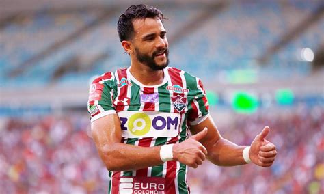 Fluminense Teme Desmanche Ap S Receber Proposta Por Dourado Jornal O