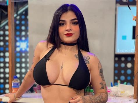 Karely Ruiz Despierta Pasiones Al Ritmo Del Cartel De Santa