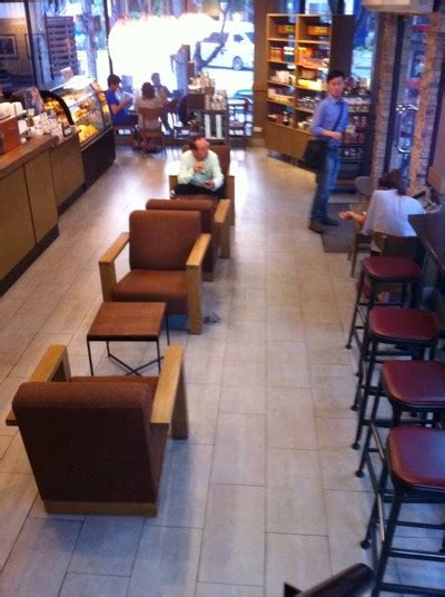 รีวิว Starbucks Market Place ทองหล่อ ที่นั่งอ่านหนังสือนอกสถานที่กับคาราเมลแฟรบปูชิโน่เย็นๆ