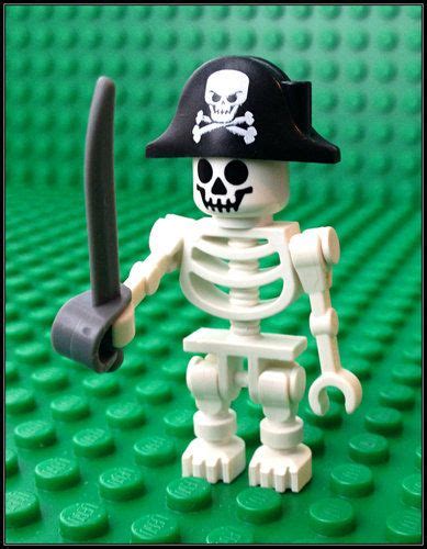 1 x SKELETON PIRATE CAPTAIN Minifigure LEGO Pirates CUTLASS Skull and ...