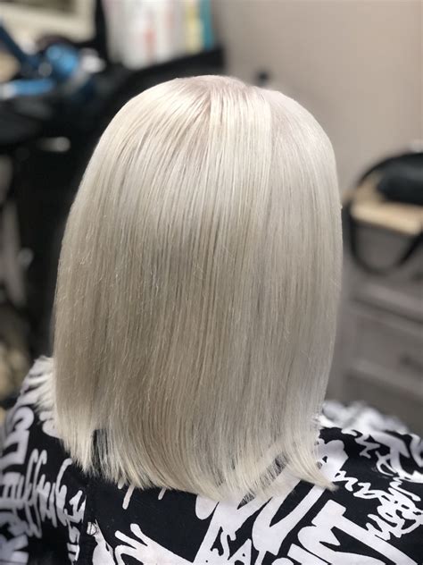 Stylists argue over the Platinum Blonde Blonde Hair trend origin 6