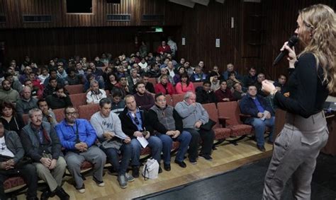 Taxistas y remiseros aprenden cómo mejorar la atención al usuario