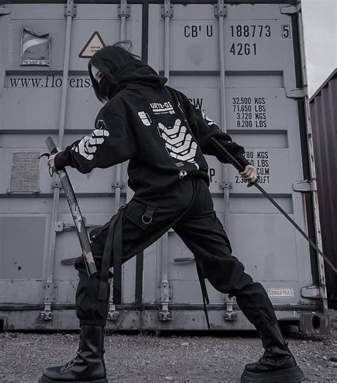 Mi Piace Commenti Techwear Cyberpunk Techwear Crown