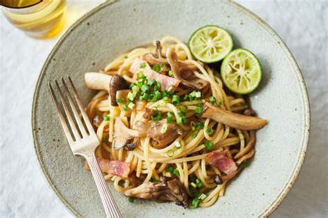 たっぷりきのこの和風パスタのレシピ ふたりごはん榎本美沙料理家による発酵食品や季節料理野菜、手仕事のレシピサイト。体に優しい料理。