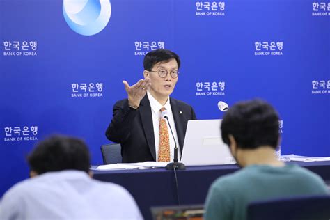 일문일답 ⓷ 이창용 한은 총재 한미 금리역전 자체는 큰 의미 없어통화 스와프는 별도 문제 이투데이