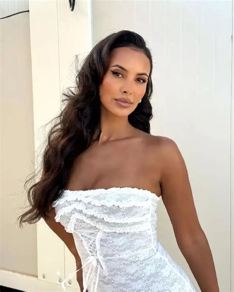 The Gorgeous Maya Jama Shows Off Her Abs In A Bra Top And An Open Front