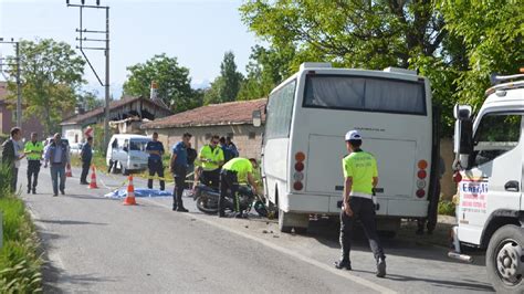 Konyada motosiklet ile işçi servisi çarpıştı 2 ölü Son Dakika Haberleri