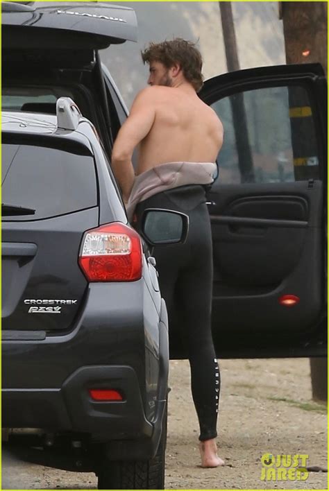 Liam Hemsworth Bares Hot Bod While Stripping Out Of Wetsuit Photo 4095885 Liam Hemsworth
