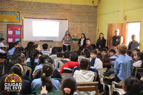 Municipalidad de CDE realizó charla estudiantil por mes del medio