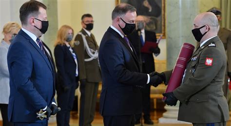 Bohaterstwo mamy we krwi Prezydent wręczył nominacje generalskie