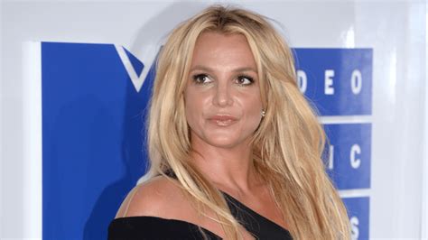 Britney Spearss Memoir Gets October Release Date