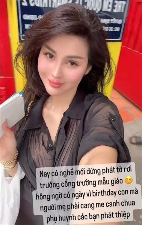 Người đẹp phát tờ rơi ở trường mẫu giáo hút ánh nhìn hóa ra là cựu hot girl nóng bỏng